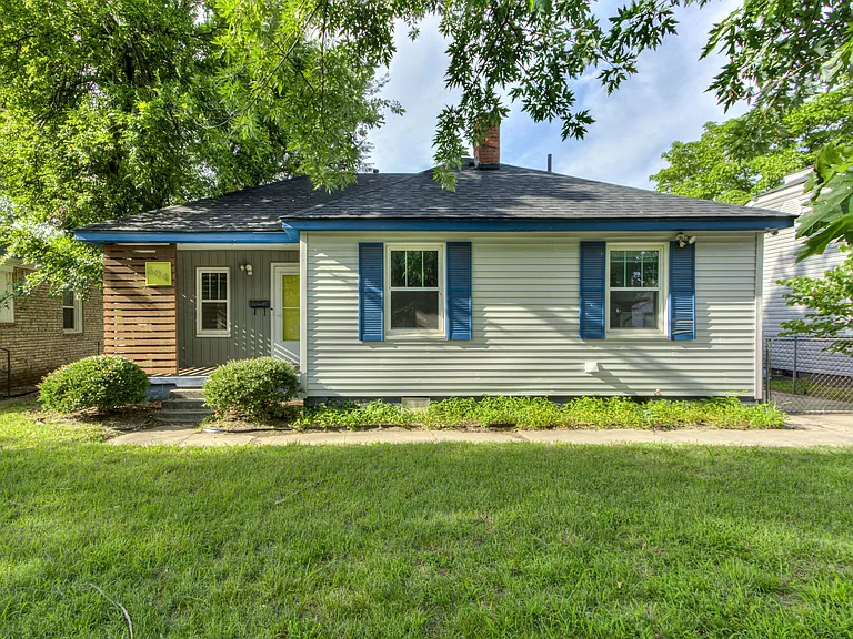 604 Iowa St — Photo 2
