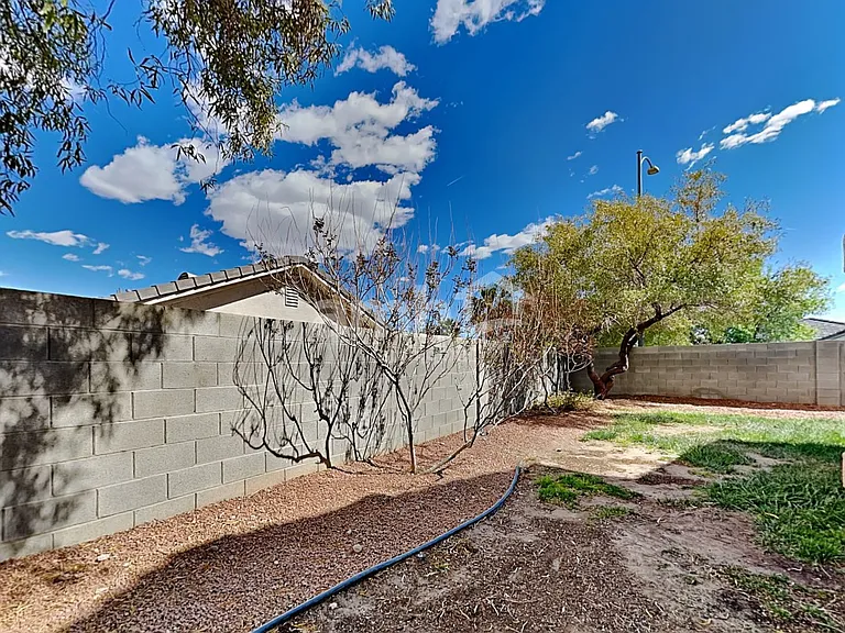 7400 Fencerow St — Photo 21