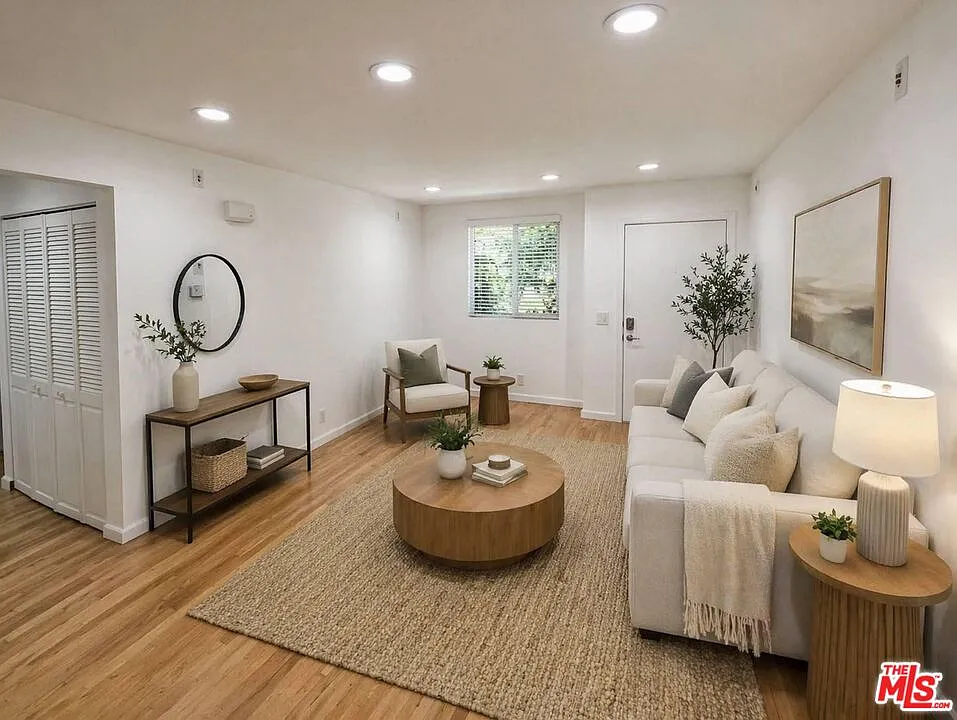 Building Photo - 1029 Pleasantview Ave #1