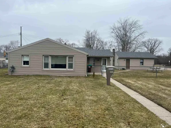 21714 McKinley St, Rockwood, MI 48173