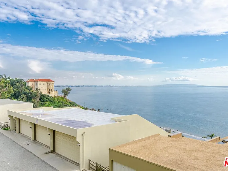 18065 Coastline Dr #1 — Photo 24