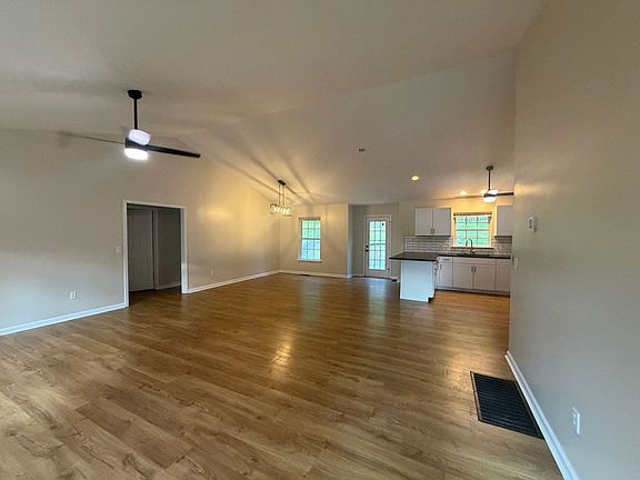 3rd image of 136 Elizabeth Ann Cir
