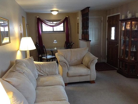 Living room/Dining room combination
