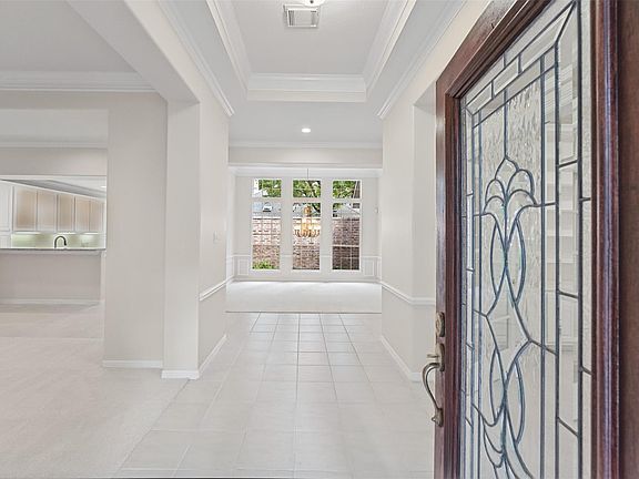 5th image of 30 N Castlegreen Cir