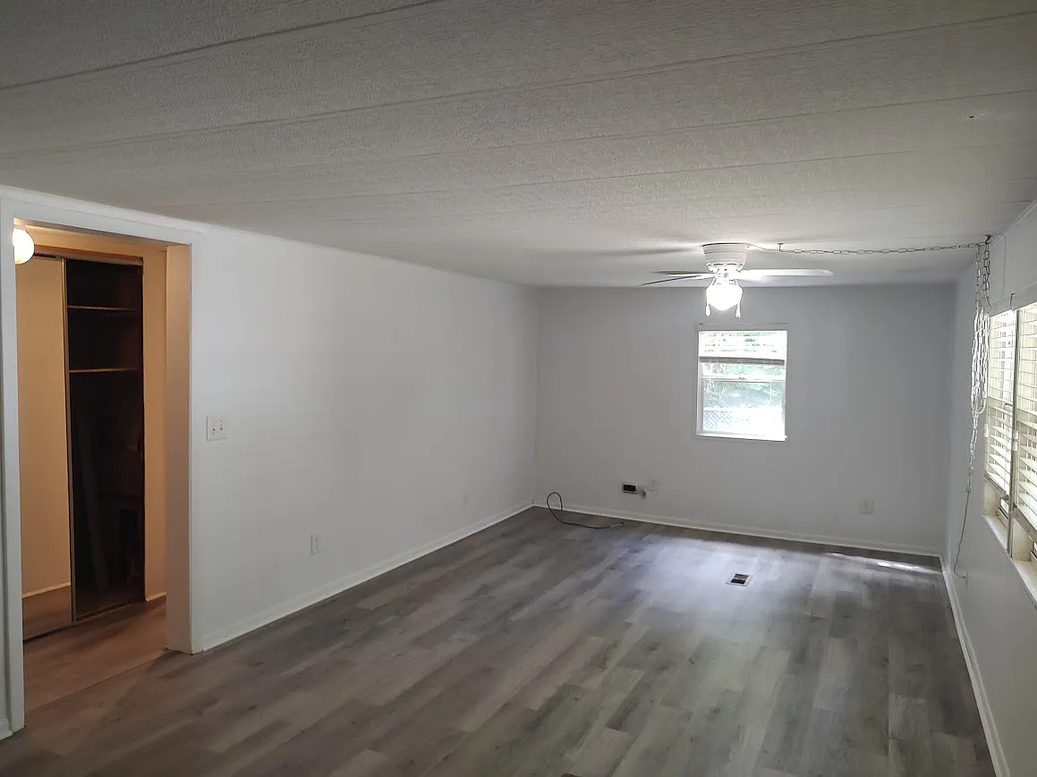 3 bed, 1260 sqft, $950 — Photo 2