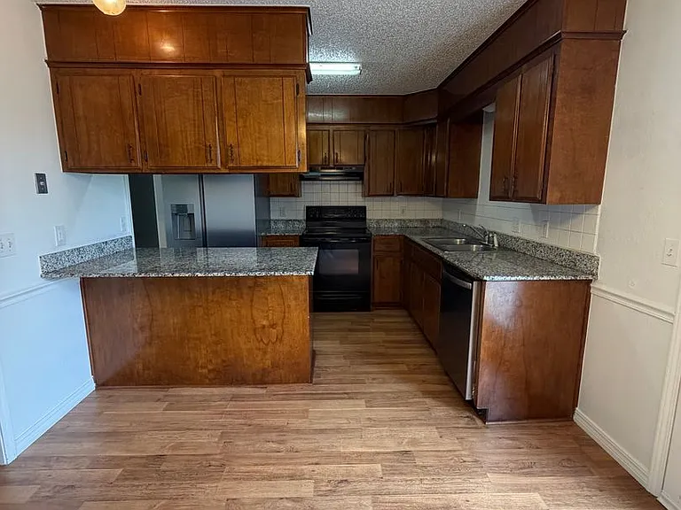 636 Earthside Dr — Photo 4