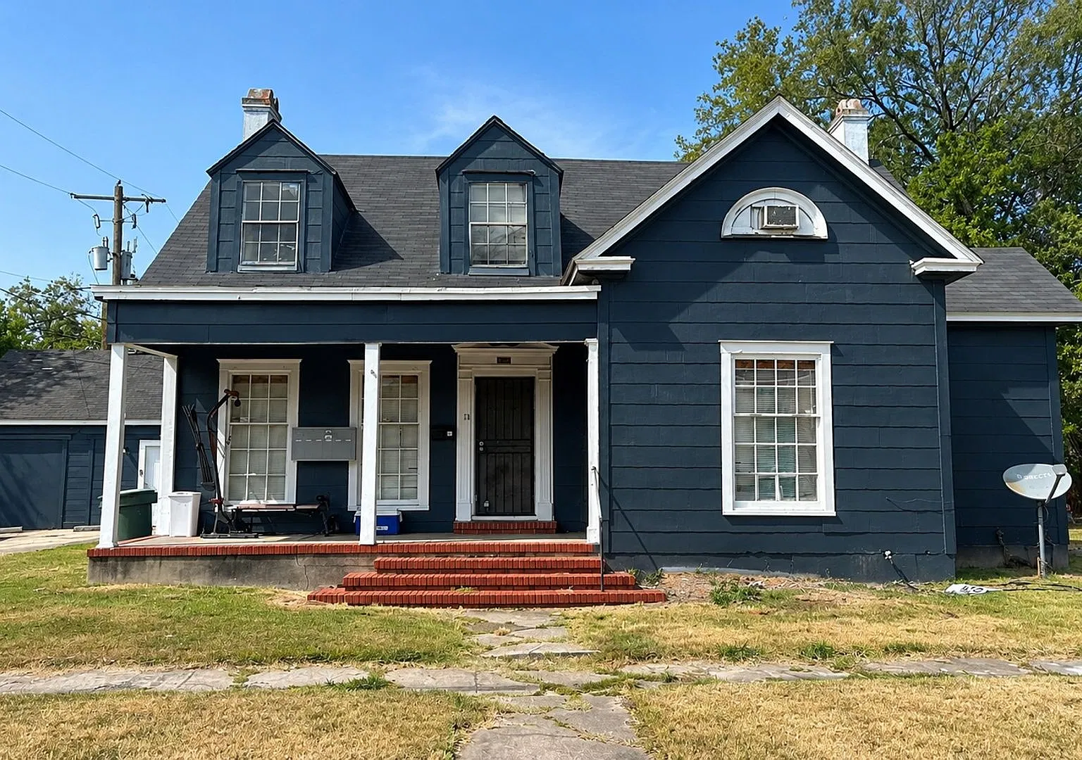 1142 Lyle St — Photo 1