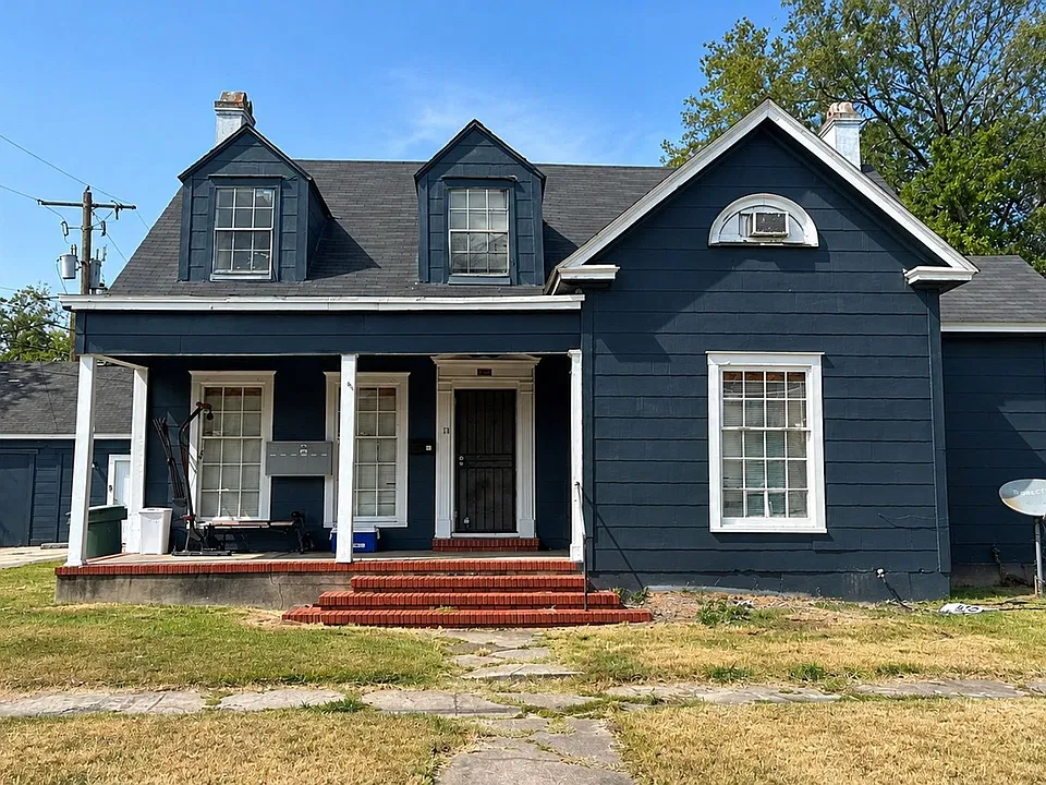 1142 Lyle St
