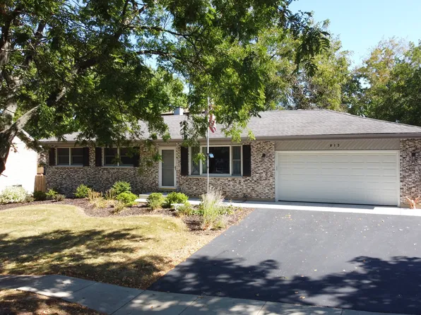 813 Oak Manor Dr, Marengo, IL 60152