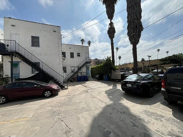 1407 N Hobart Blvd