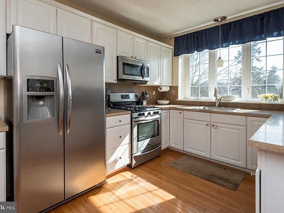 3rd image of 106 Campbell Dr