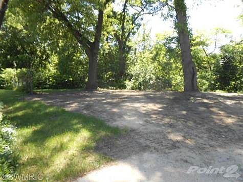 1st image of 692 Maiden Ln