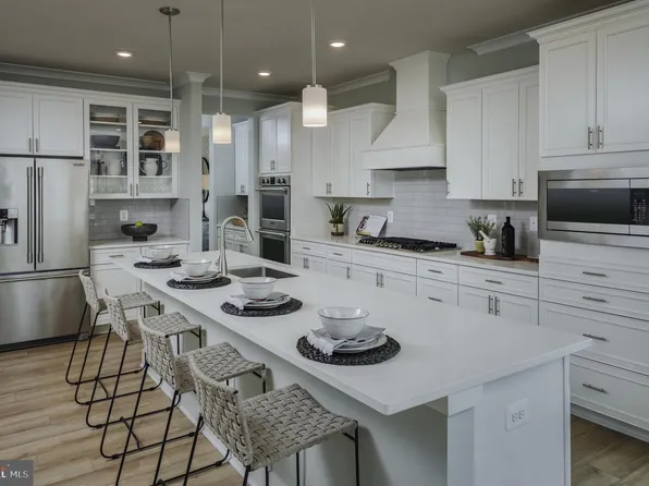 2201 Denali Dr, Frederick, MD 21702