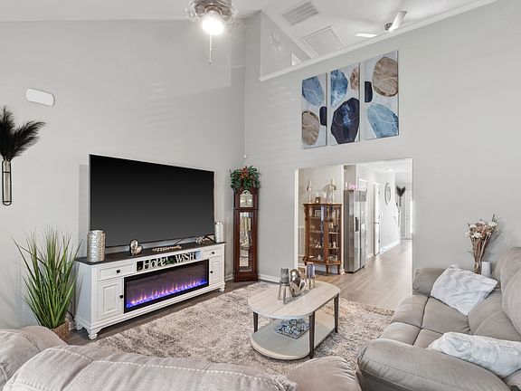 5th image of 212 Addi St