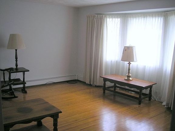 Living room with Bay window and hardwood floor