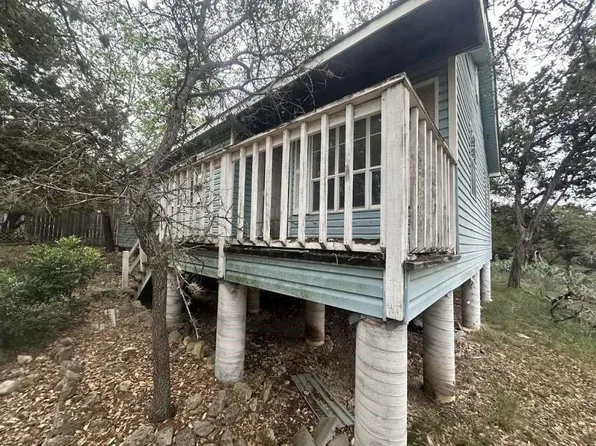 855 15th St W, Pipe Creek, TX 78063