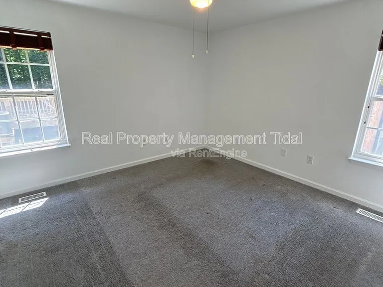 5048 Queen St — Photo 20