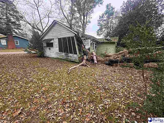 5th image of 153 E Pine St
