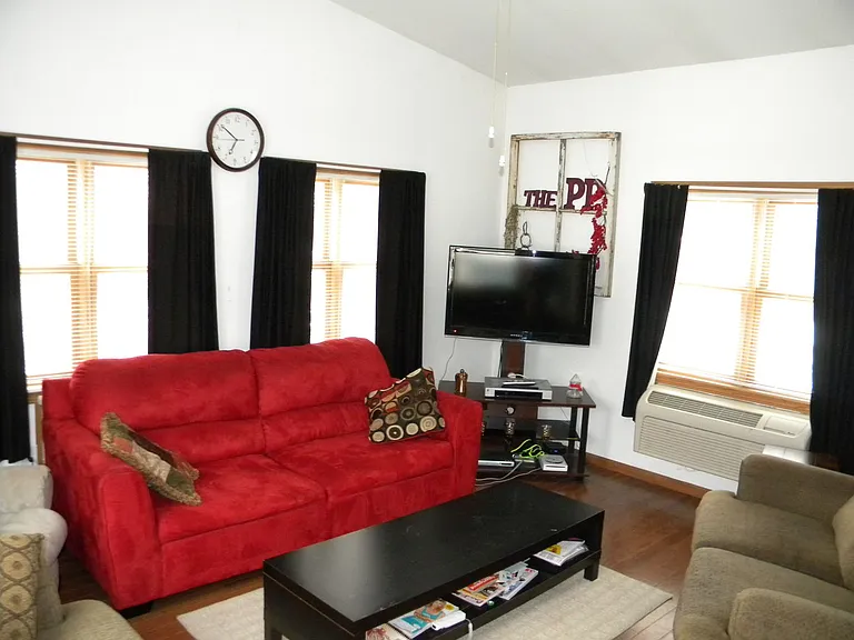 2215 Como Ave — Photo 13