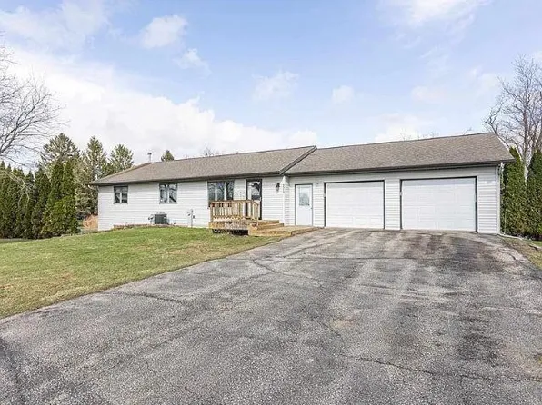 3310 N Percival St, Hazel Green, WI 53811