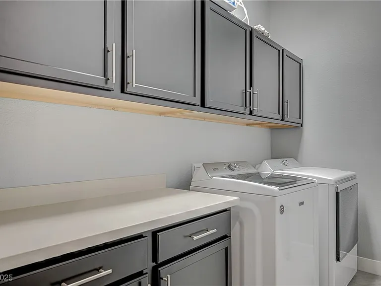 3943 Reyes Ave — Photo 27