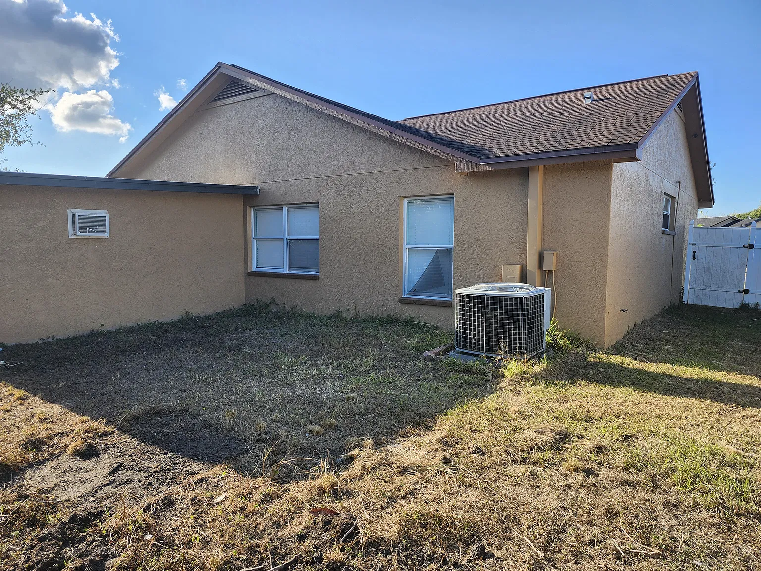 4 bed, 1256 sqft, $2,000 — Photo 3