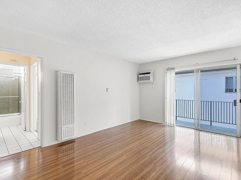 1752 Federal Ave — Photo 8