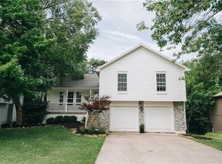 200 NW Cody Dr, Lees Summit, MO 64081
