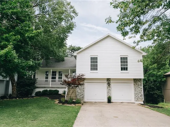 200 NW Cody Dr, Lees Summit, MO 64081