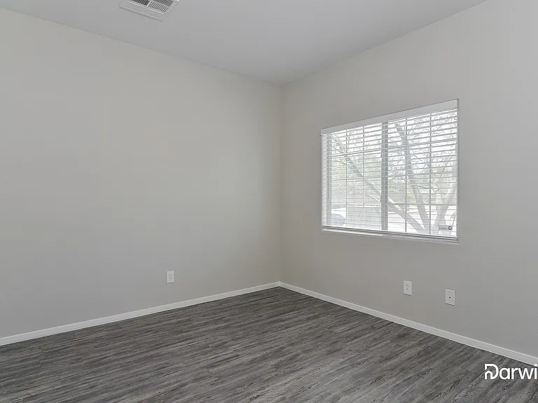 4828 Longshot Dr — Photo 10