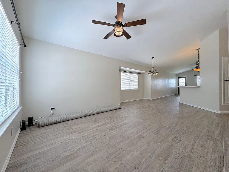 848 Sunset Park Dr — Photo 5