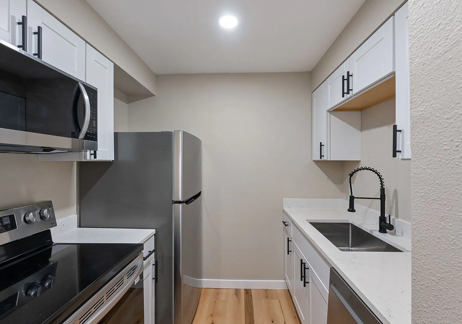 Sandy Terrace Apartments — Photo 4