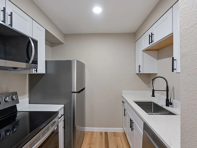 Sandy Terrace Apartments — Photo 72