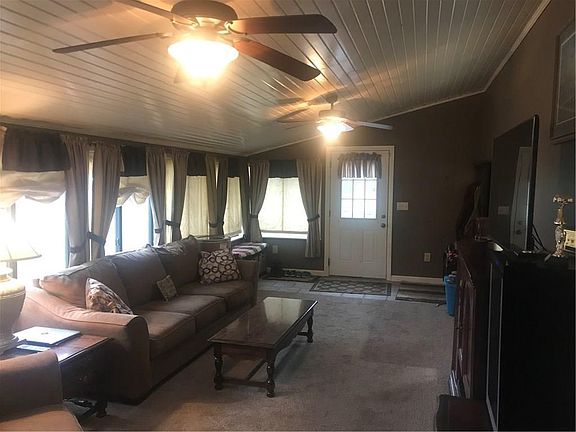 3rd image of 38 Wellington St