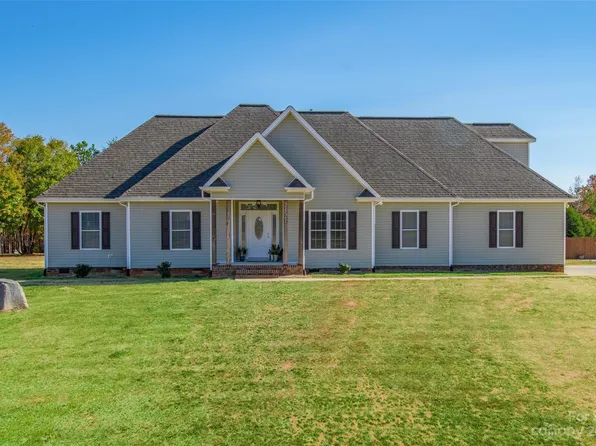 2521 Moon Creek Ln, Clover, SC 29710