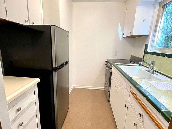 5th image of 946 10th Ave E APT 5