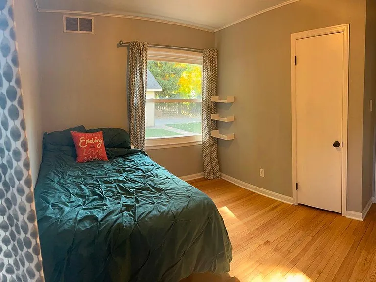 15859 Buckingham Ave — Photo 7