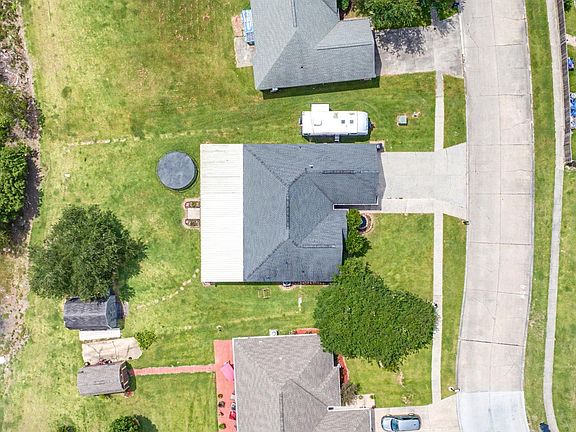 5th image of 468 Baptiste Cir