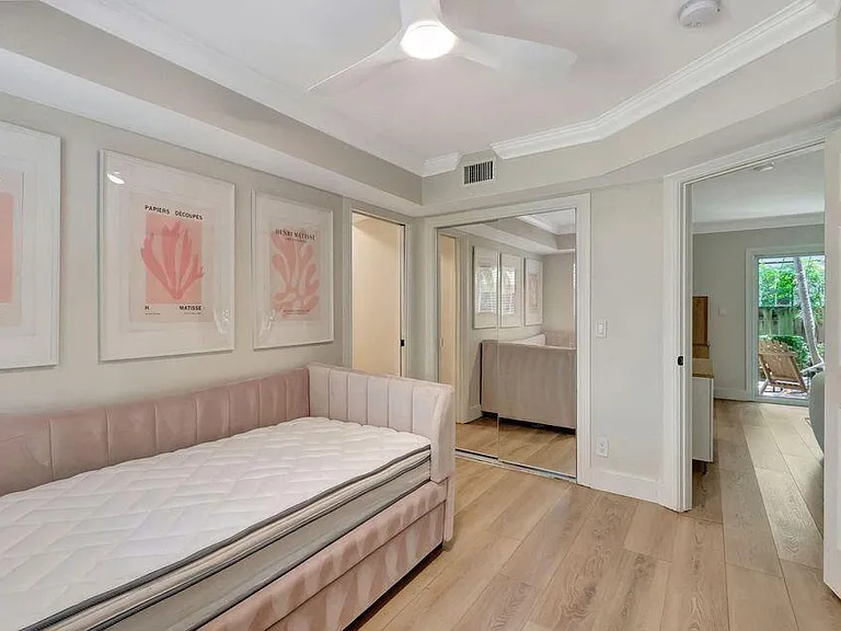 49 SE 7th Ave #2 — Photo 20
