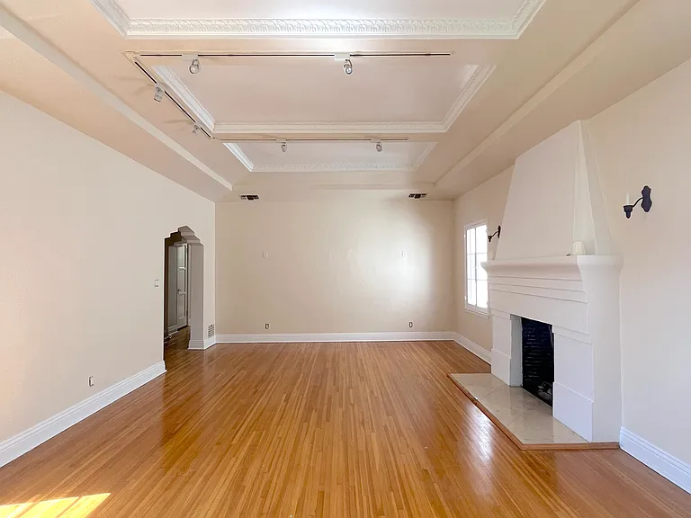 223 S Gale Dr #1/2 — Photo 6
