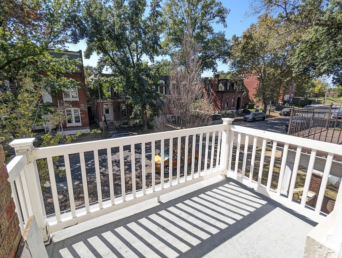 Freshly Renovated 1BR near Cherokee St. New Floors, Kitchen & Lighting — Photo 2