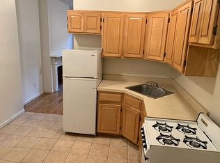 306 E 83rd St #B4, New York, NY 10028
