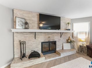 4008 E 24th St, Sioux Falls, SD 57103