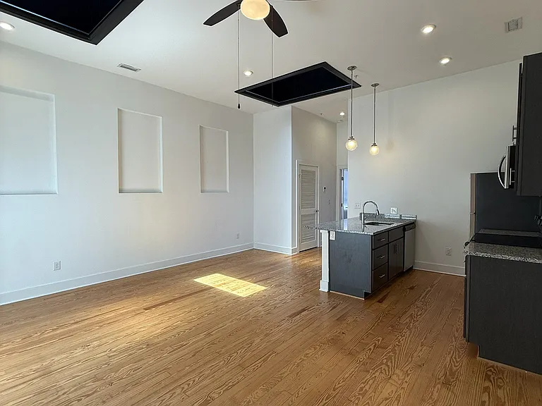 1718 E Main St — Photo 14