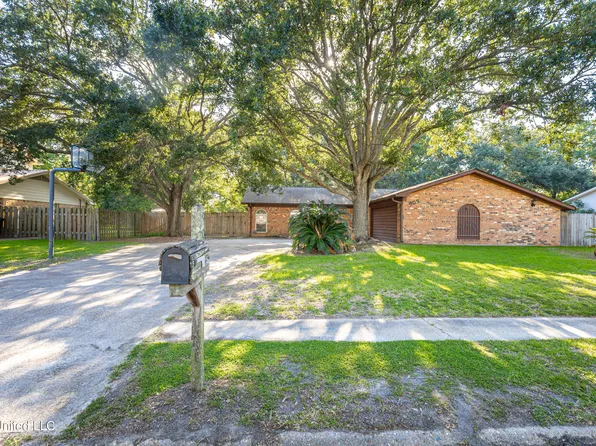 905 Swordfish St, Pascagoula, MS 39581