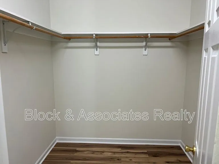 302 Edward Ct — Photo 8