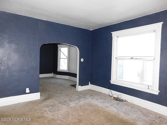 5th image of 924 Pinewood Ave