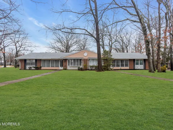 598B Lake Point Drive, Lakewood, NJ 08701