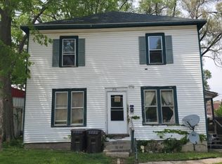 216 E Washington St, Freeport, IL 61032
