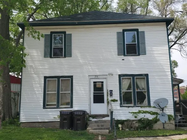 216 E Washington St, Freeport, IL 61032
